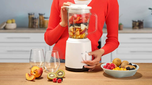 Batidora Braun PowerBlend 1 JB1050WH de 600 W con 2 velocidades, vaso mezclador de vidrio de 1,5 L y función para picar hielo. Ideal para triturar, moler y batir en la cocina. Color blanco.